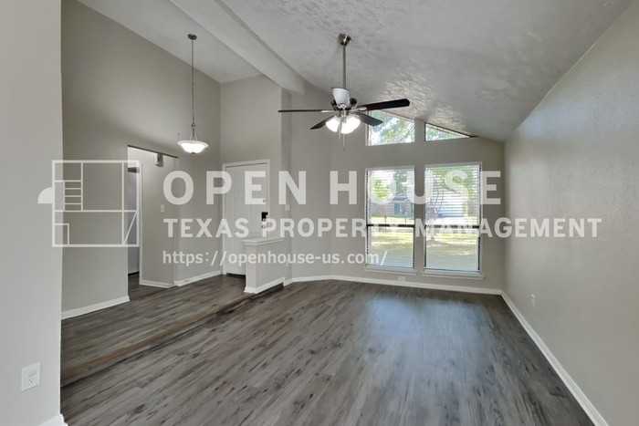 10439 Lazy Meadows Dr - Photo 4 of 21