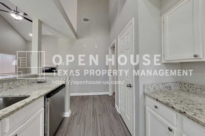 7323 Livery Ln - Photo 7 of 23