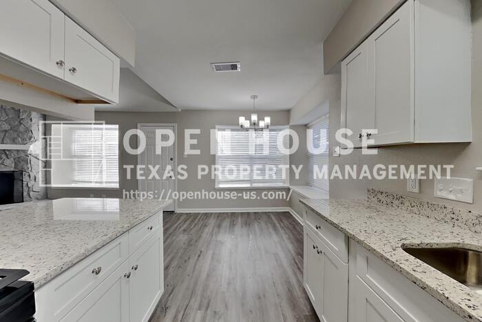 10723 Forest Leaf Dr - Photo 7 of 23