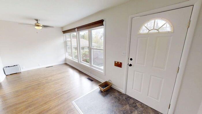 2334 Se 72nd Ave - Photo 5 of 31