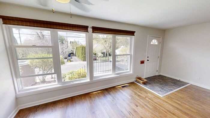 2334 Se 72nd Ave - Photo 7 of 31