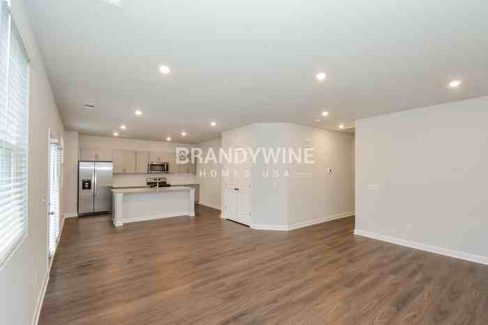 321 Dearborn Station Drive - Photo 3 of 23