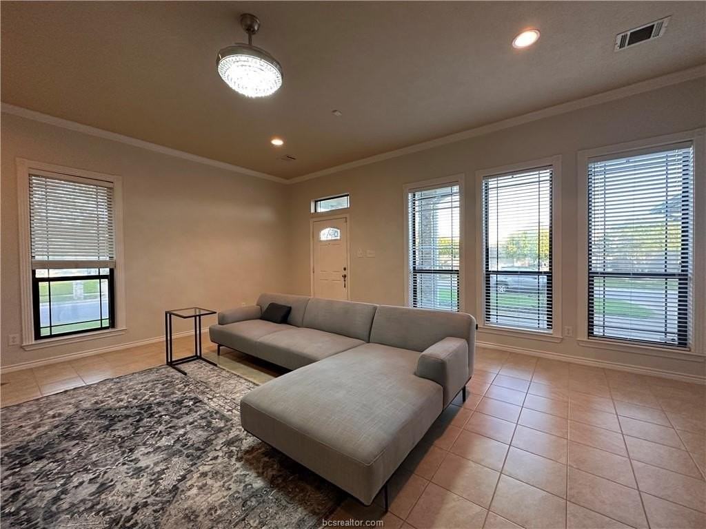 913 Delrey Dr - Photo 6 of 33