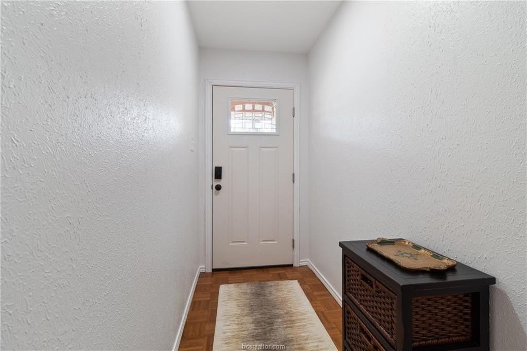 1105 Holleman Dr - Photo 3 of 26