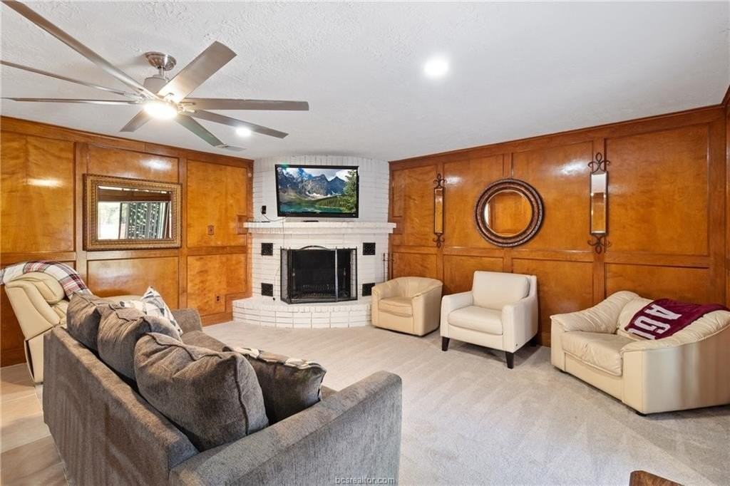 1105 Holleman Dr - Photo 7 of 26