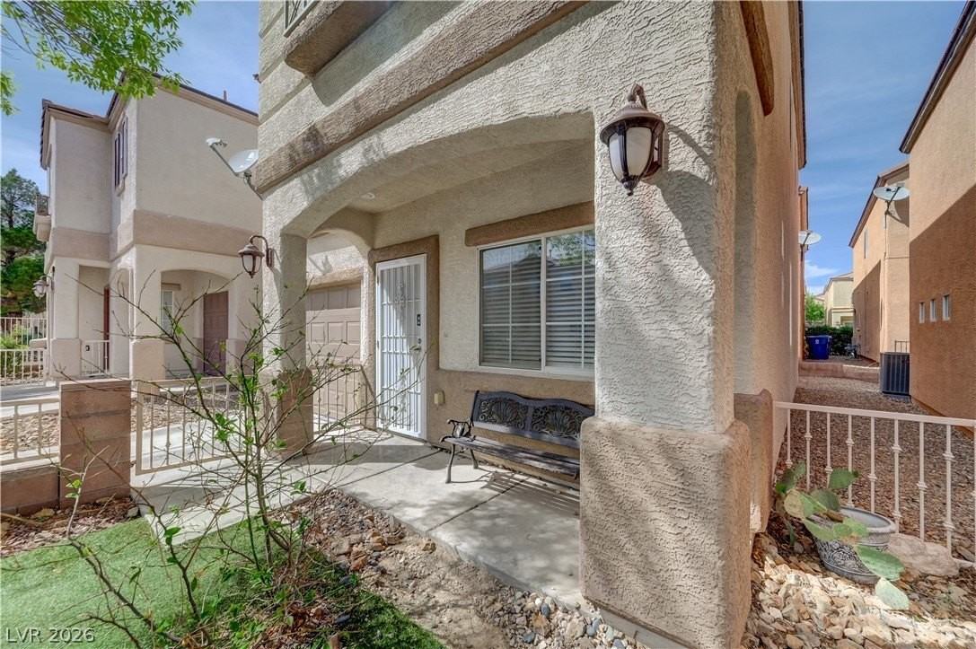 9934 Star Lake Ave - Photo 5 of 38