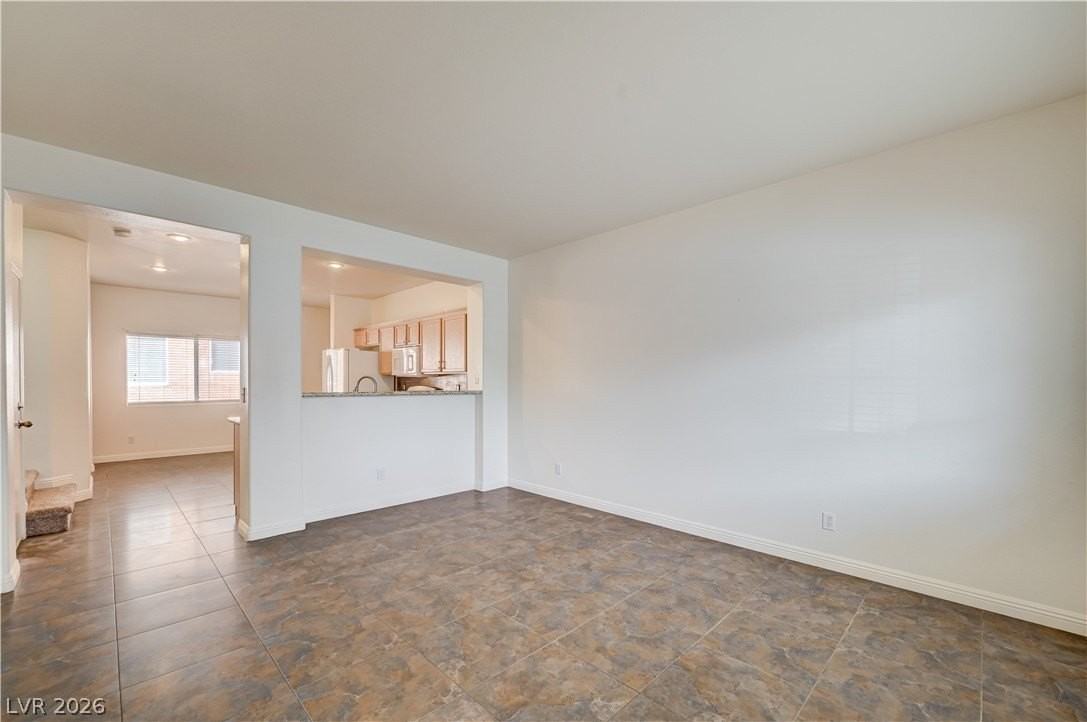 9934 Star Lake Ave - Photo 6 of 38