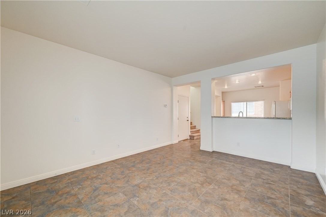 9934 Star Lake Ave - Photo 7 of 38