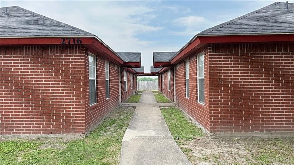 2716 Presidio Dr #1 - Photo 2 of 18