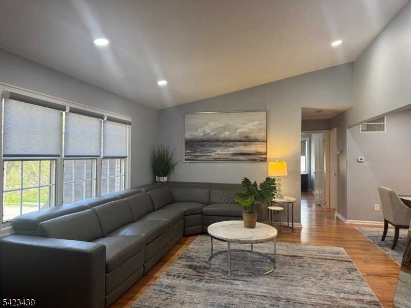 50 Falls Bridge Dr #50