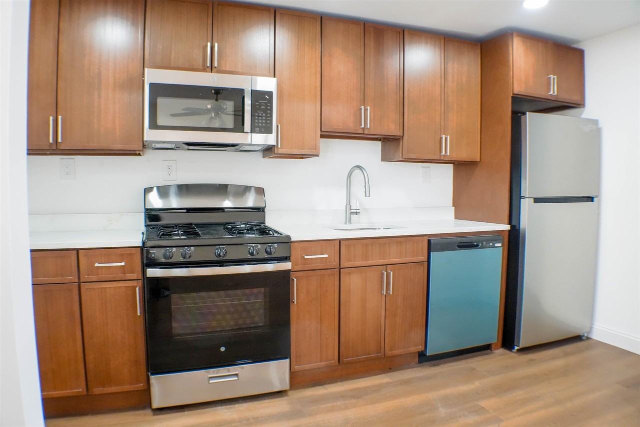 300 Cator Ave #2 - Photo 5 of 24