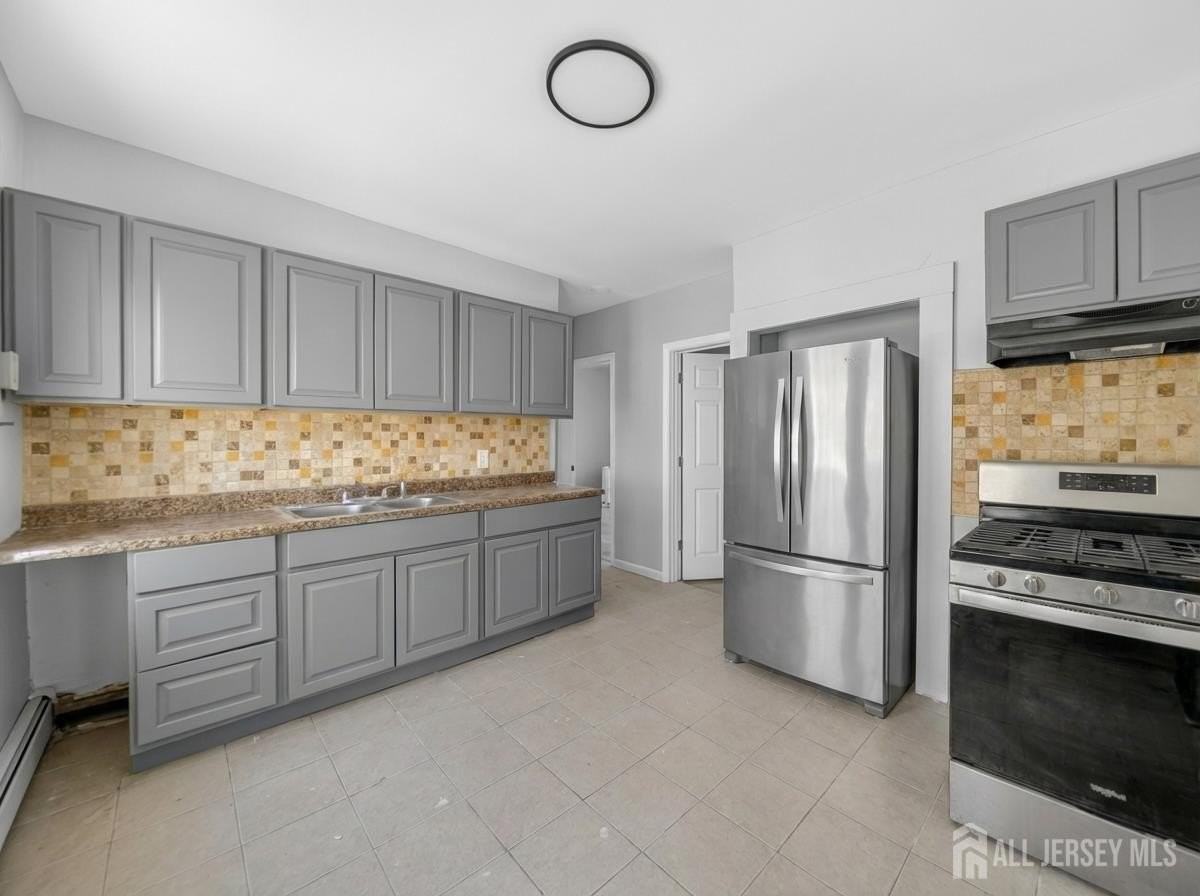 125 Lowell St Unit 2 - Photo 2 of 10