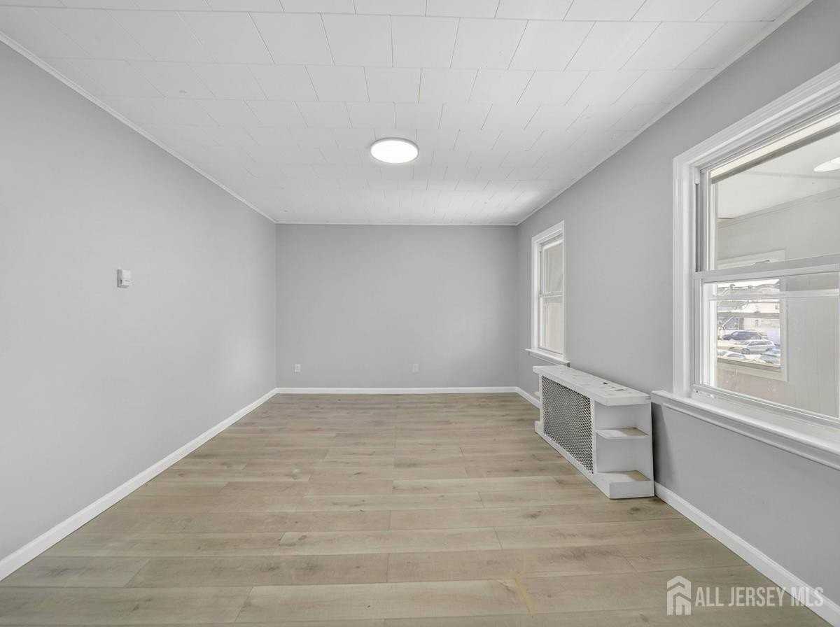 125 Lowell St Unit 2 - Photo 3 of 10