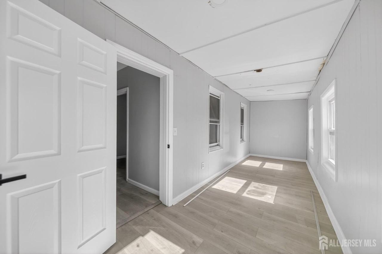 125 Lowell St Unit 2 - Photo 4 of 10