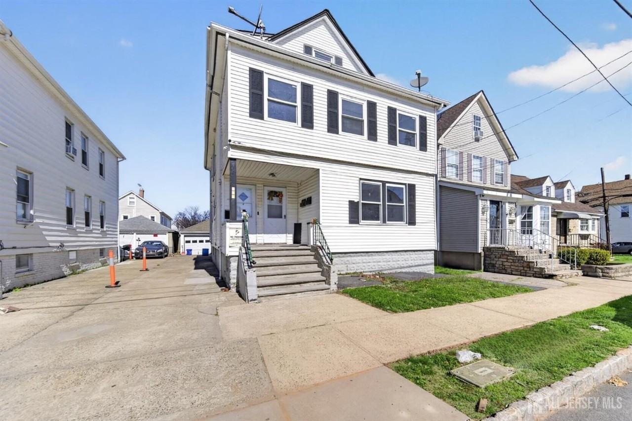 125 Lowell St Unit 1st