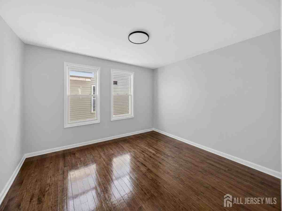 125 Lowell St #1st - Photo 4 of 5