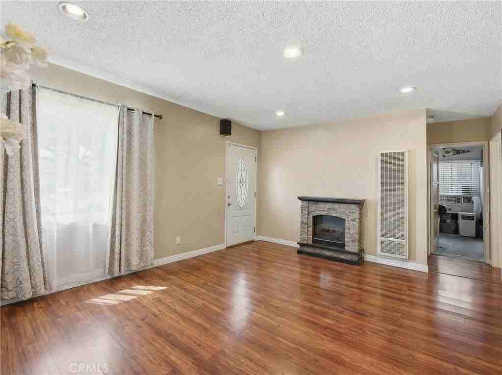 12830 Dunrobin Ave - Photo 3 of 16