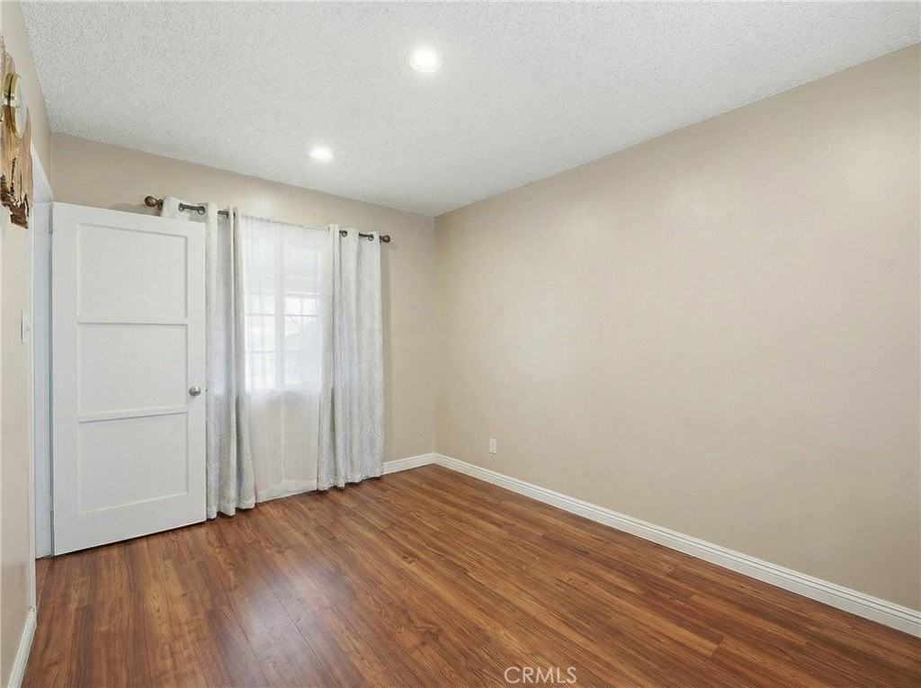 12830 Dunrobin Ave - Photo 4 of 16