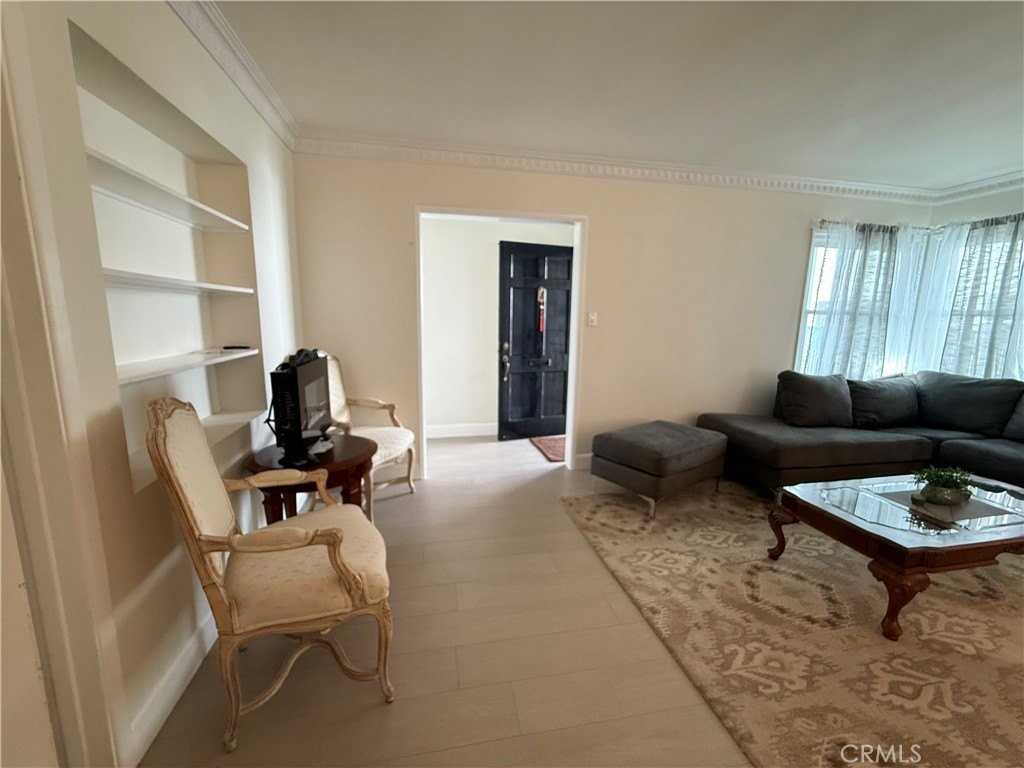 1216 S Cochran Ave - Photo 3 of 20