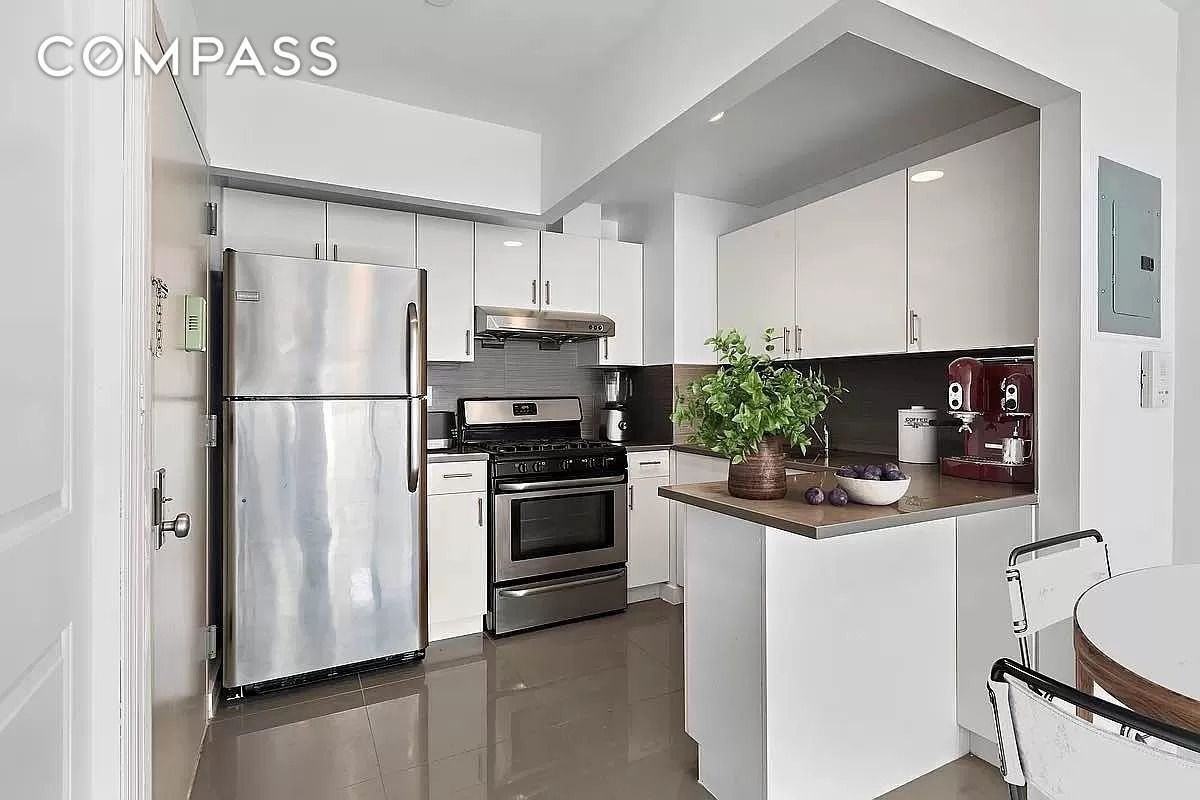 371 W 126th St #5B - Photo 2 of 5