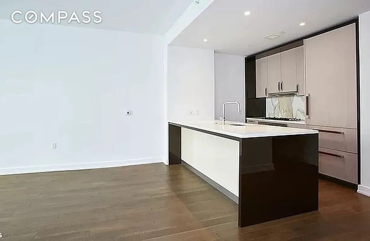 261 W 25th St #4A - Photo 2 of 12