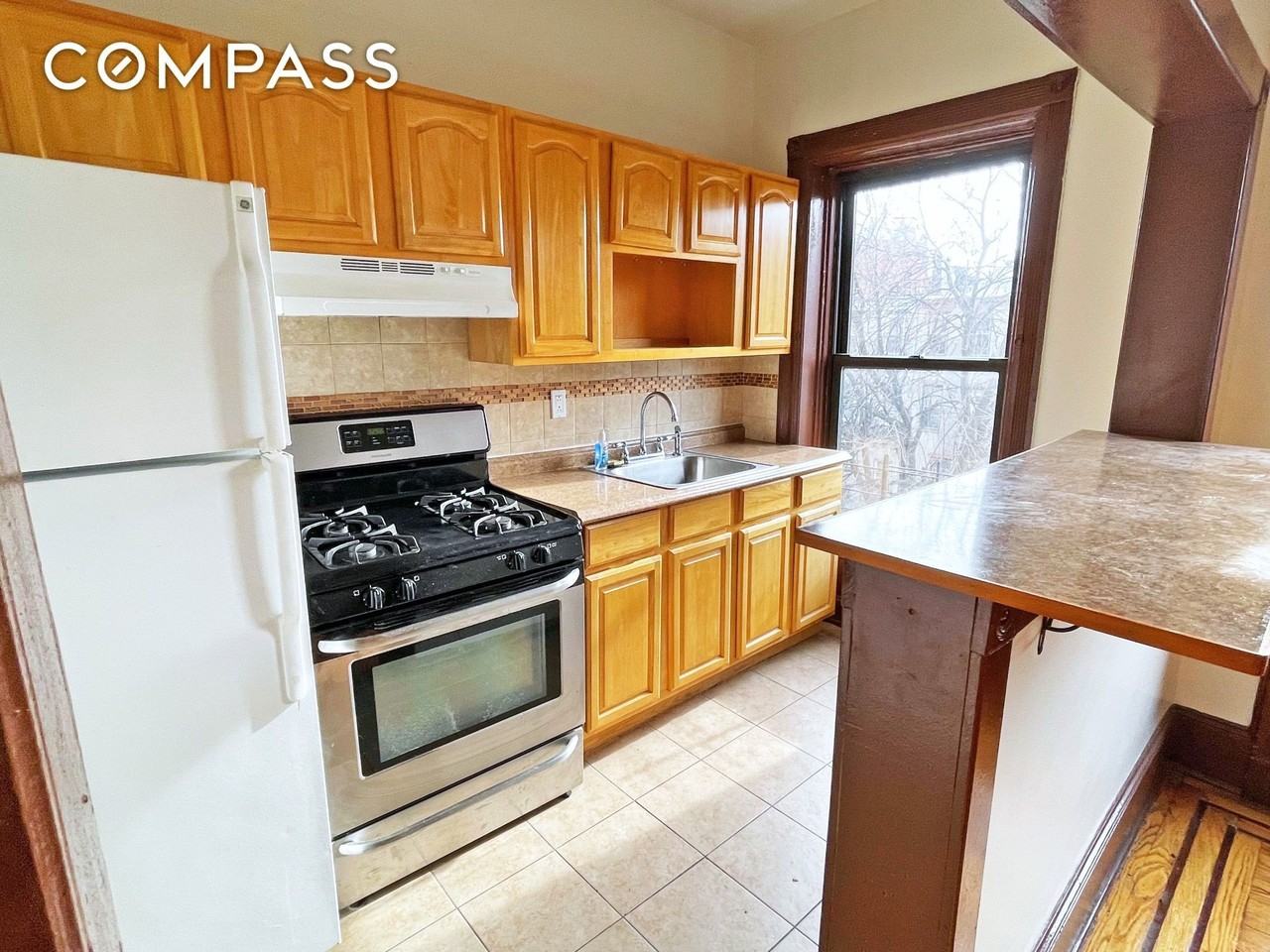 218 Jefferson Ave #3 - Photo 5 of 11