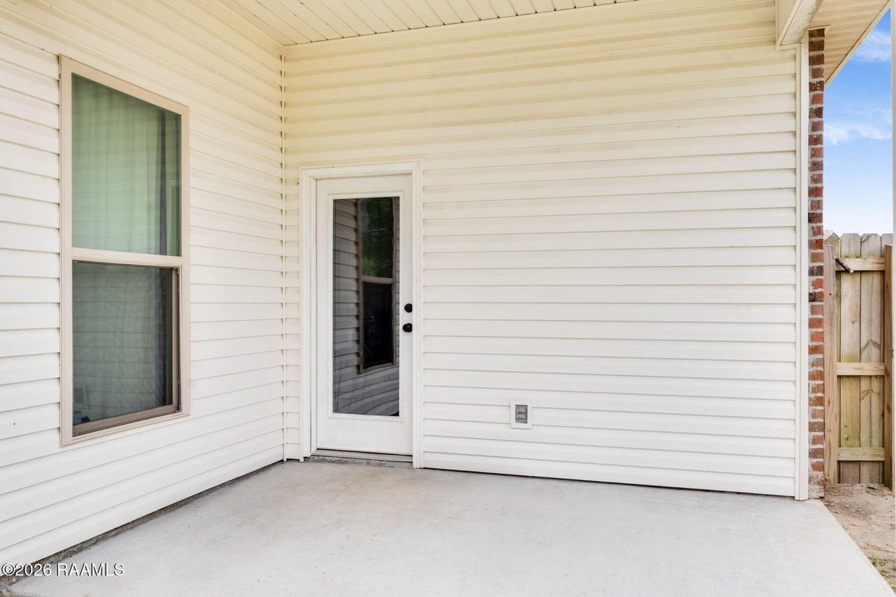 224 Crescent View Ln - Photo 2 of 17