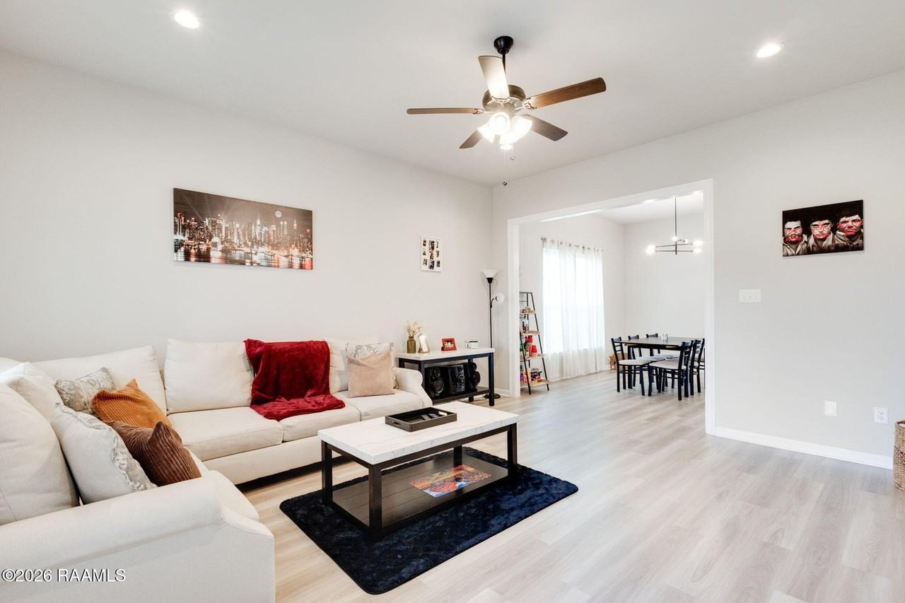 224 Crescent View Ln - Photo 4 of 17