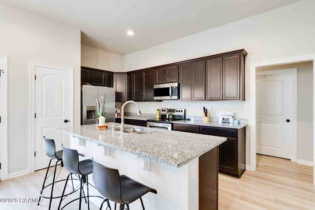 224 Crescent View Ln - Photo 6 of 17