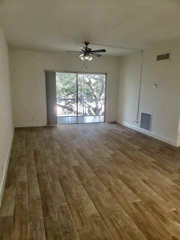 632 Nw 13th St #210 - Photo 2 of 11