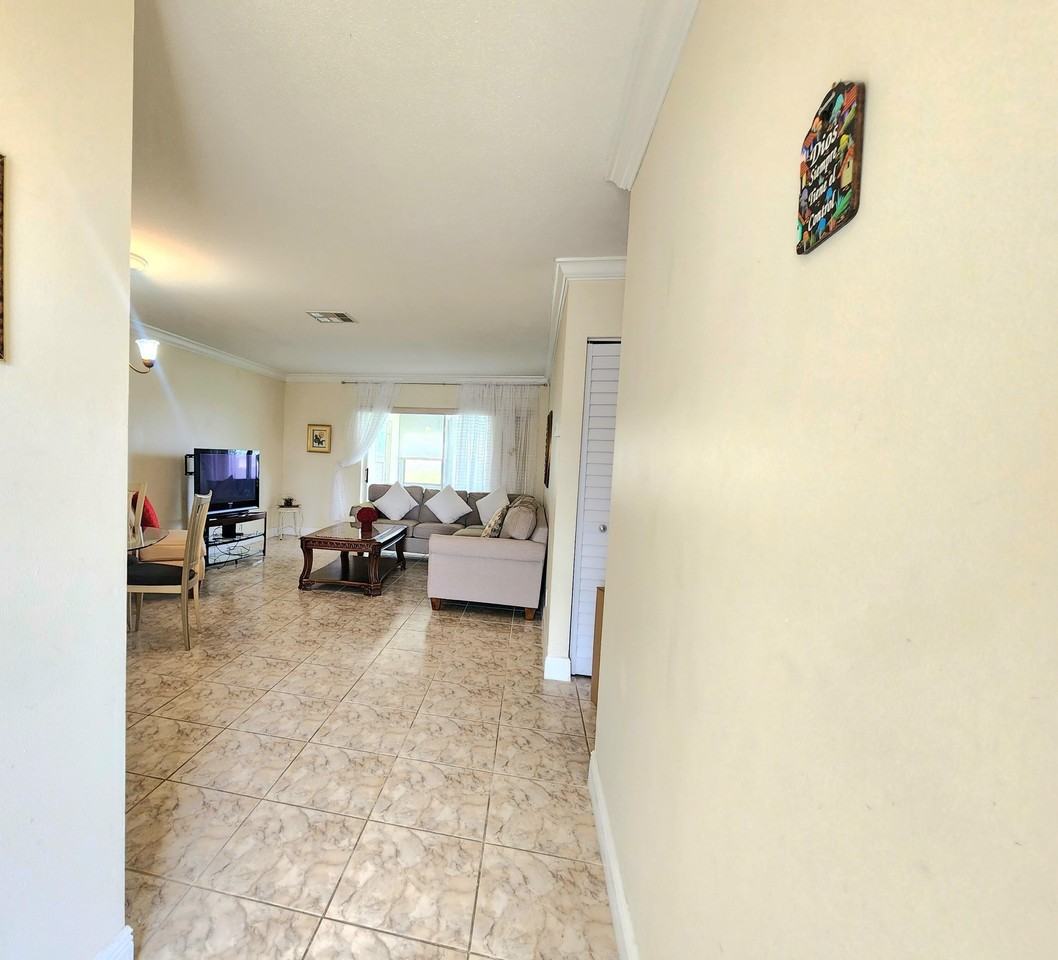 2825 Crosley Dr E Apt I - Photo 4 of 41