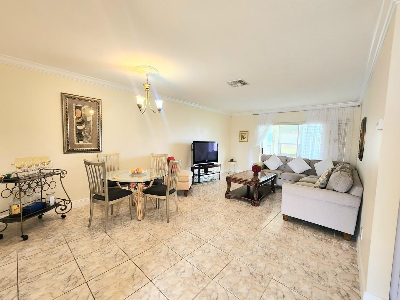 2825 Crosley Dr E Apt I - Photo 5 of 41