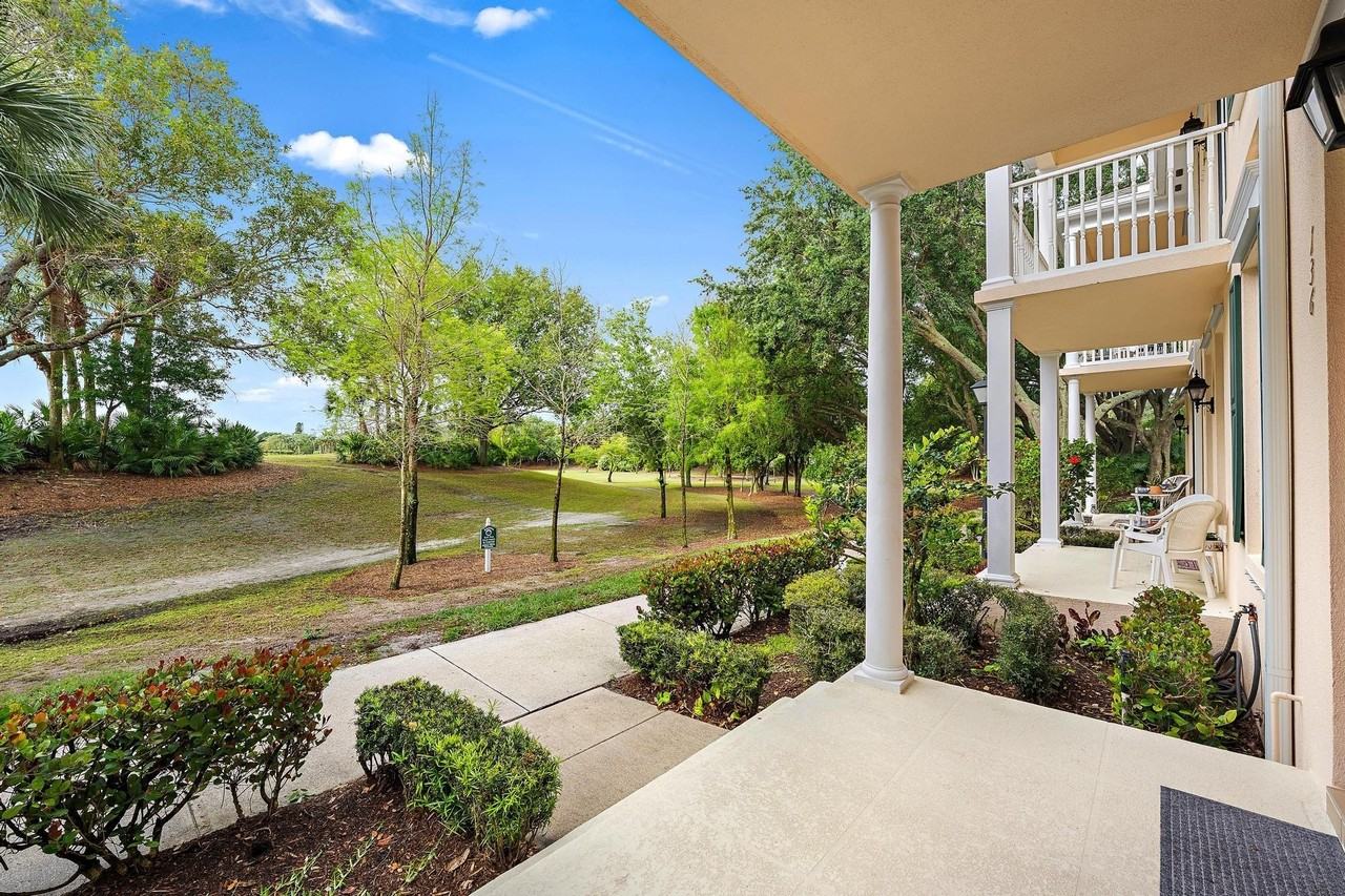 136 Ashley Ct - Photo 3 of 26