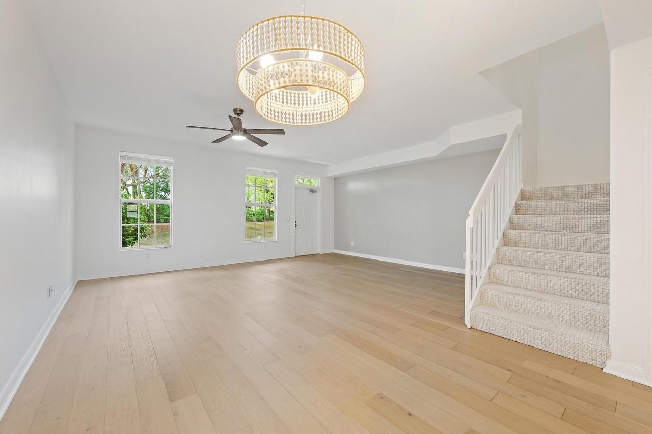 136 Ashley Ct - Photo 4 of 26