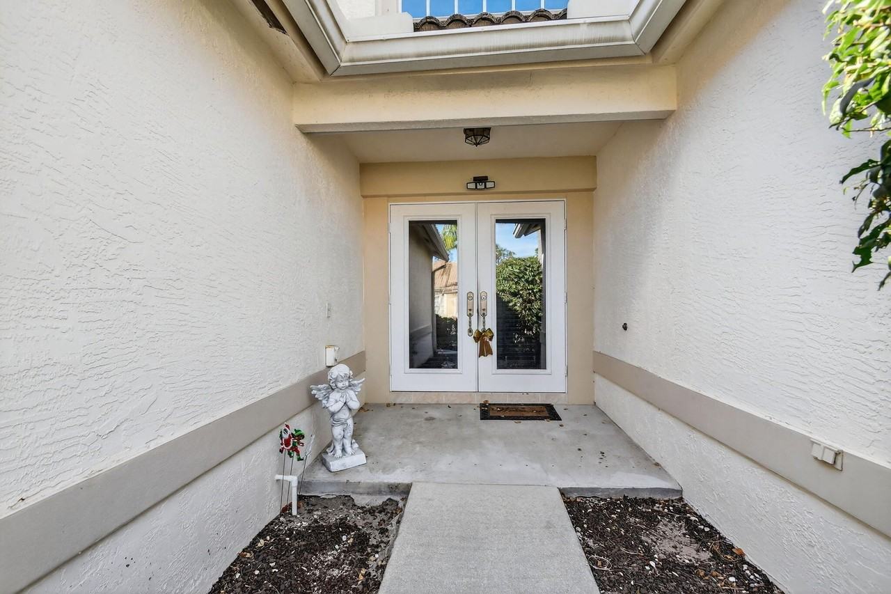 2725 Pointe Cir - Photo 3 of 50