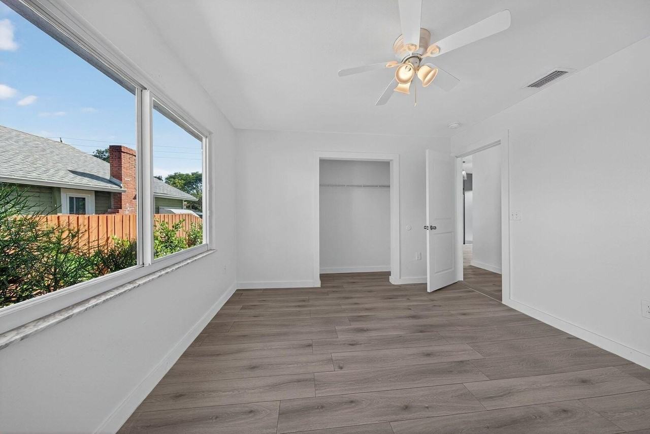 117 Ne 8th St - Photo 7 of 31