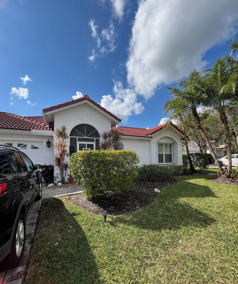 2563 Egret Lake Dr Unit 1 - Photo 2 of 26