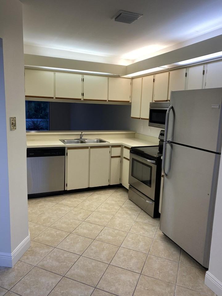 6183 Riverwalk Ln Unit 3 - Photo 6 of 35