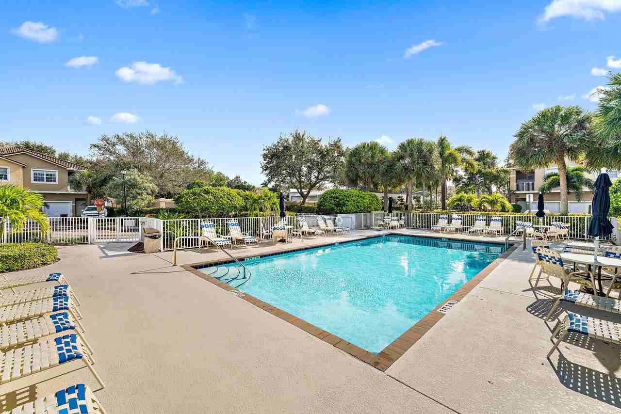 106 Lighthouse Cir #G - Photo 2 of 34