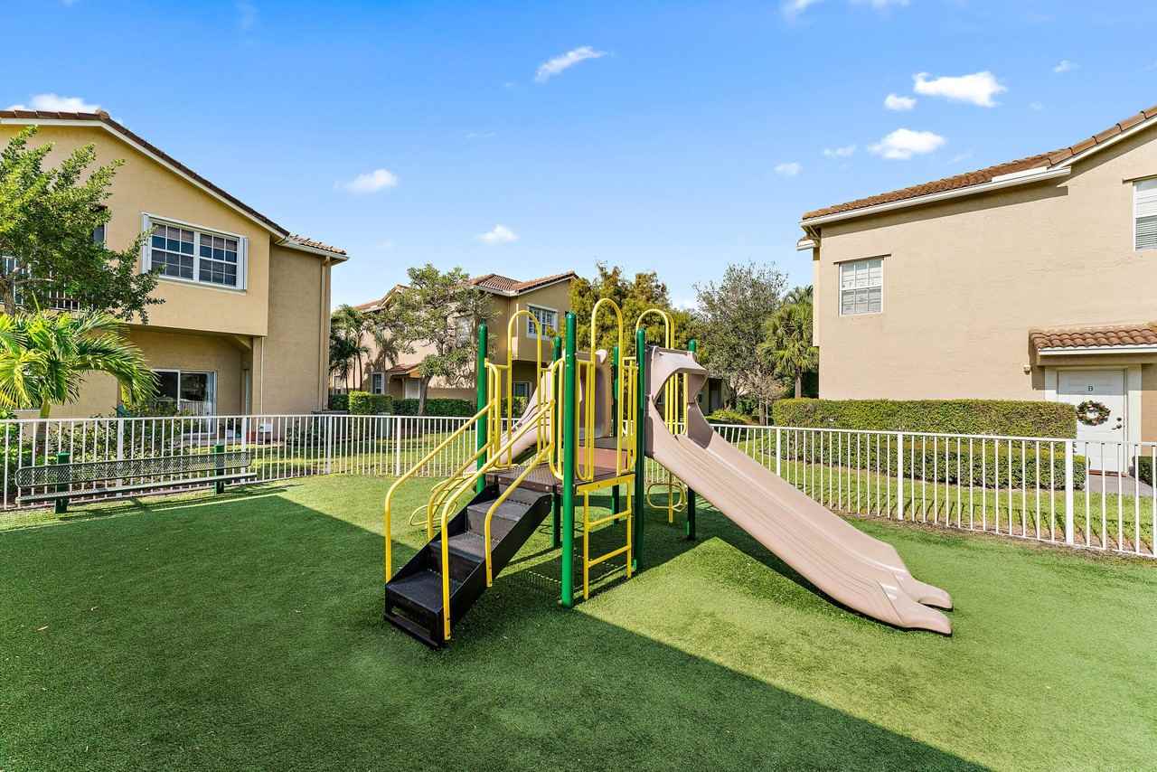 106 Lighthouse Cir #G - Photo 3 of 34