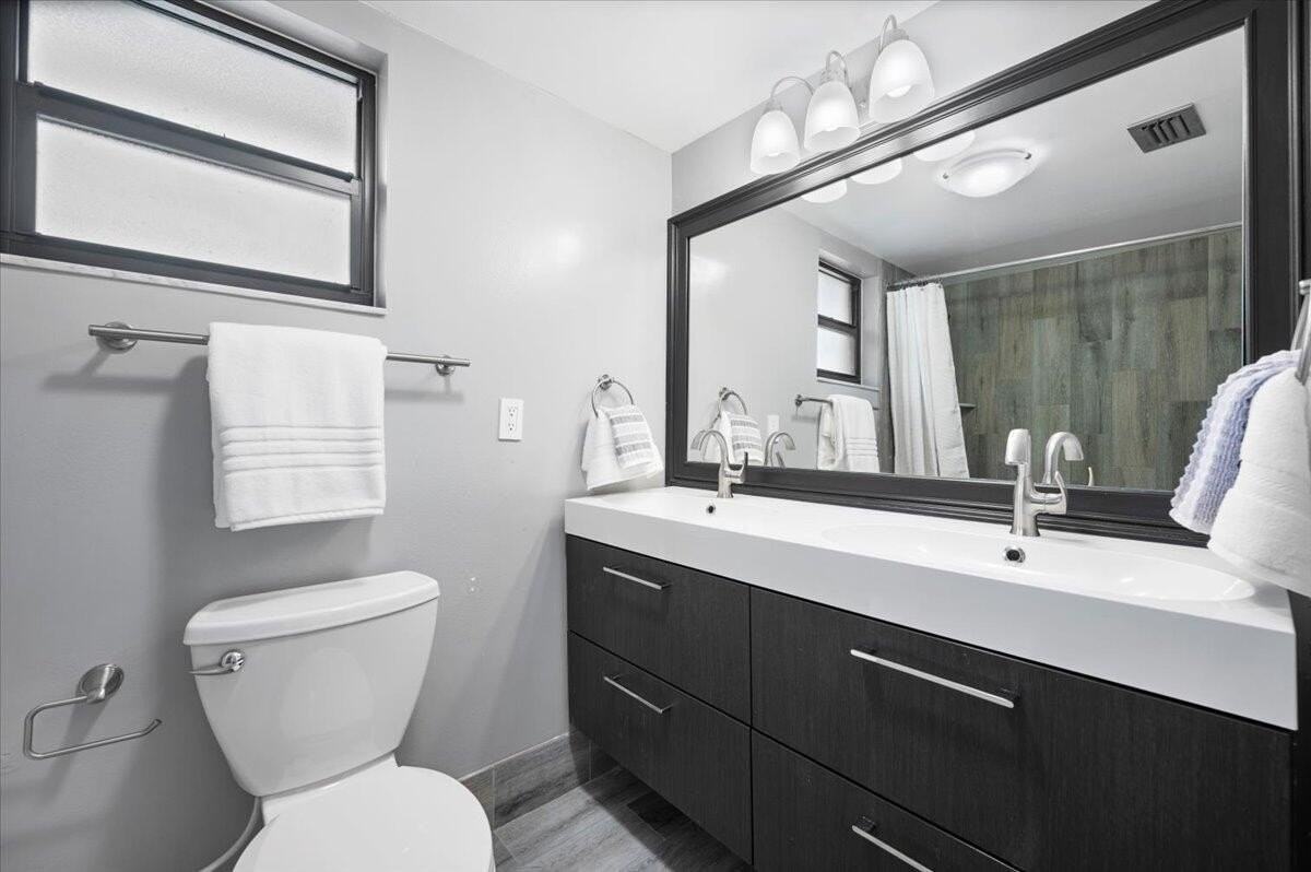 11863 Wimbledon Cir #524 - Photo 4 of 30