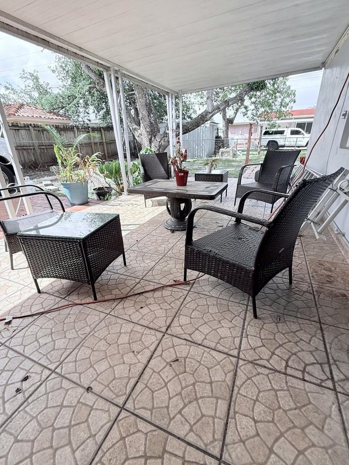 957 W 67th St - Photo 3 of 17