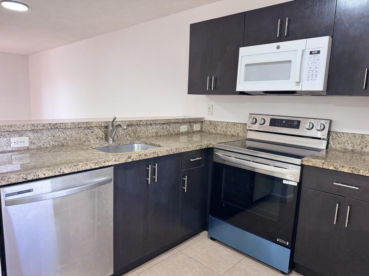 9968 Nob Hill Ln #9968 - Photo 6 of 43