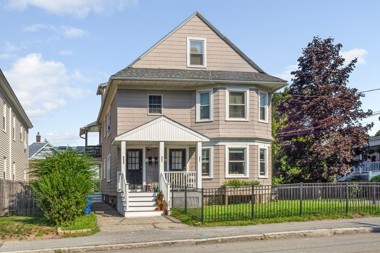 263 Middlesex St - Photo 2 of 15