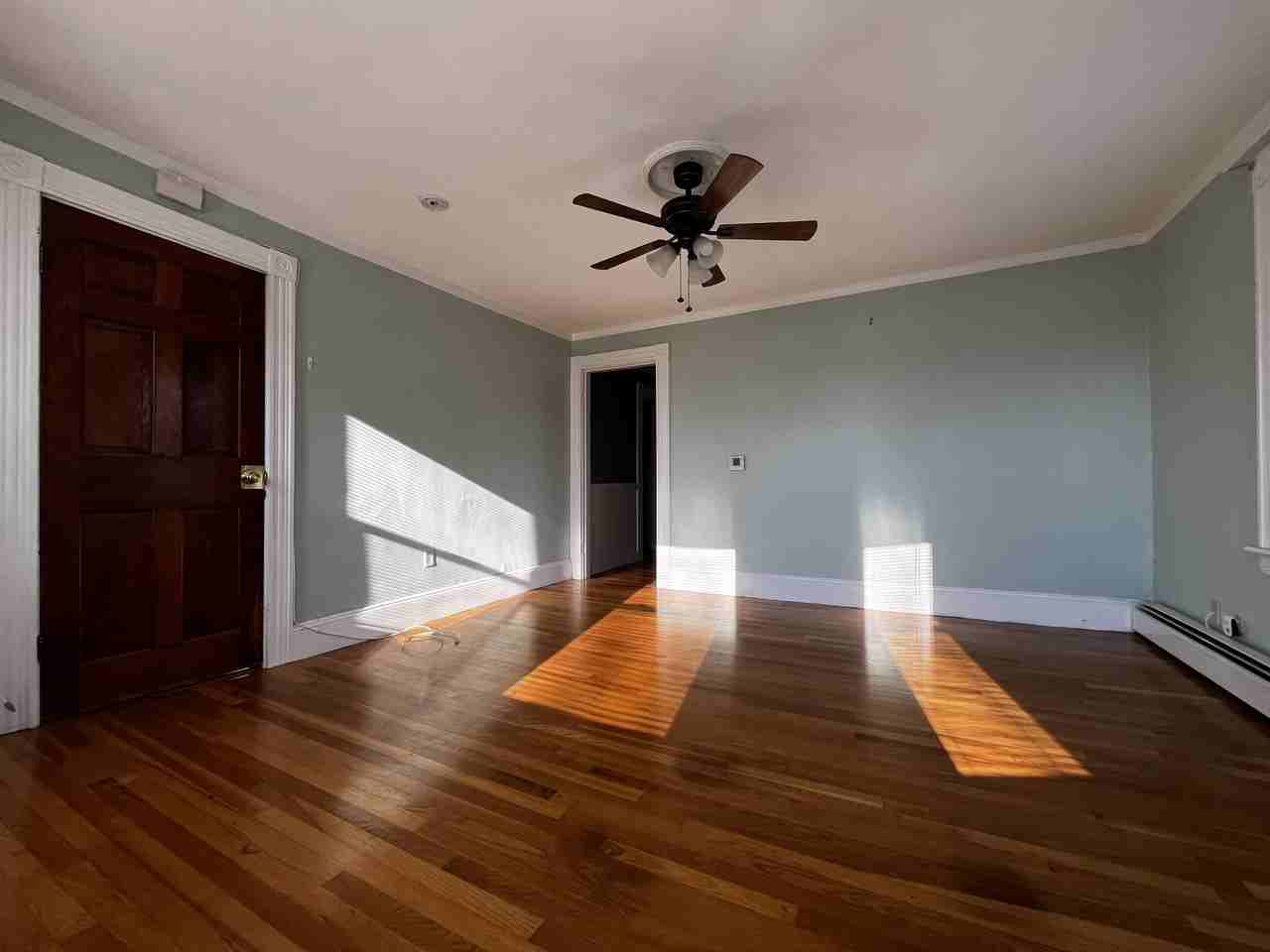 263 Middlesex St - Photo 5 of 15