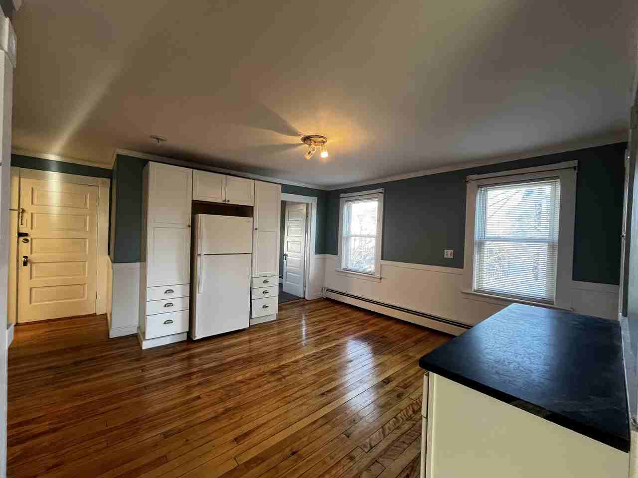 263 Middlesex St - Photo 7 of 15