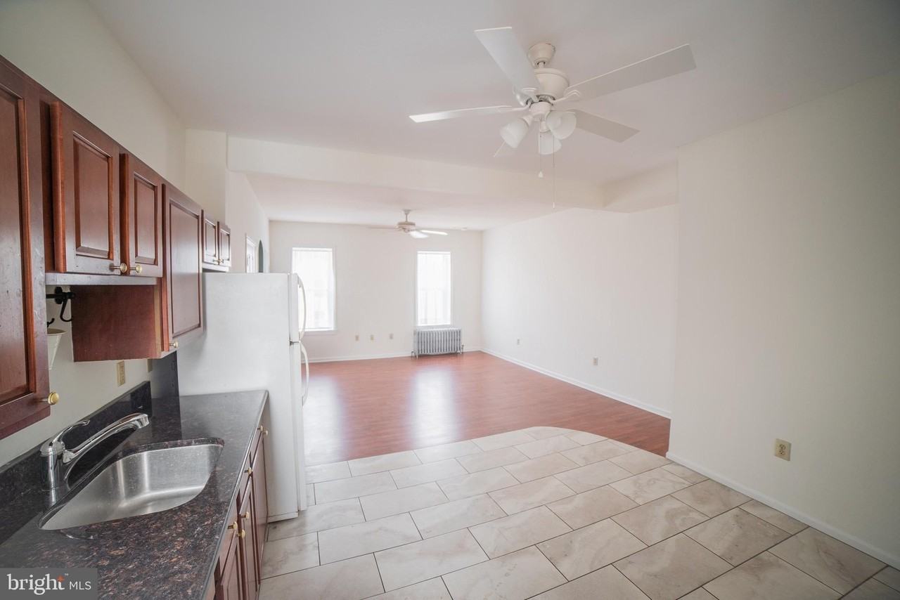 2422 Poplar St Unit 3 - Photo 4 of 24