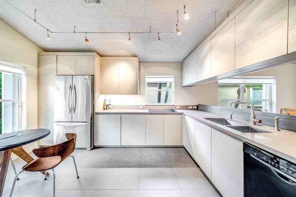 7638 Charing Cross Ln - Photo 4 of 19