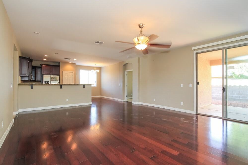 2534 W Beverly Rd - Photo 3 of 15