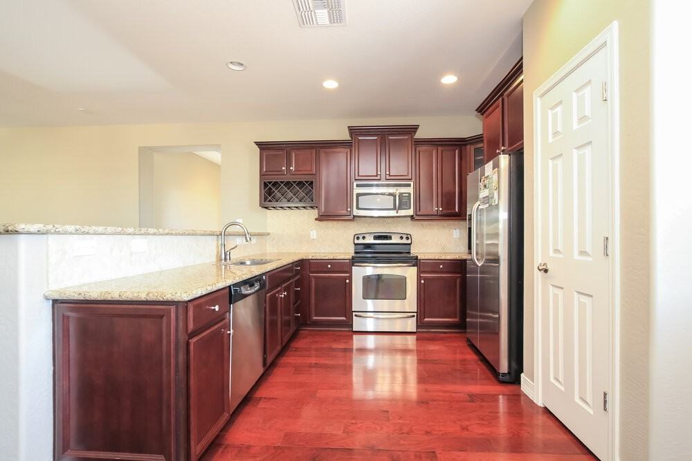 2534 W Beverly Rd - Photo 5 of 15